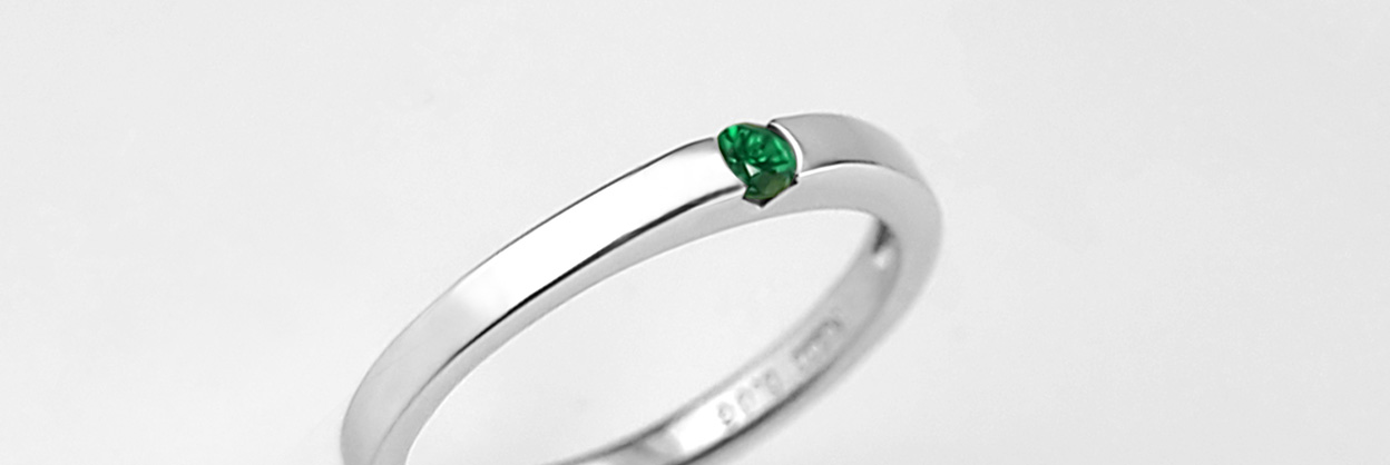 コロンビア産無処理エメラルド(ノンオイル)0.06ctプラチナリング(GIA宝石鑑別書付)