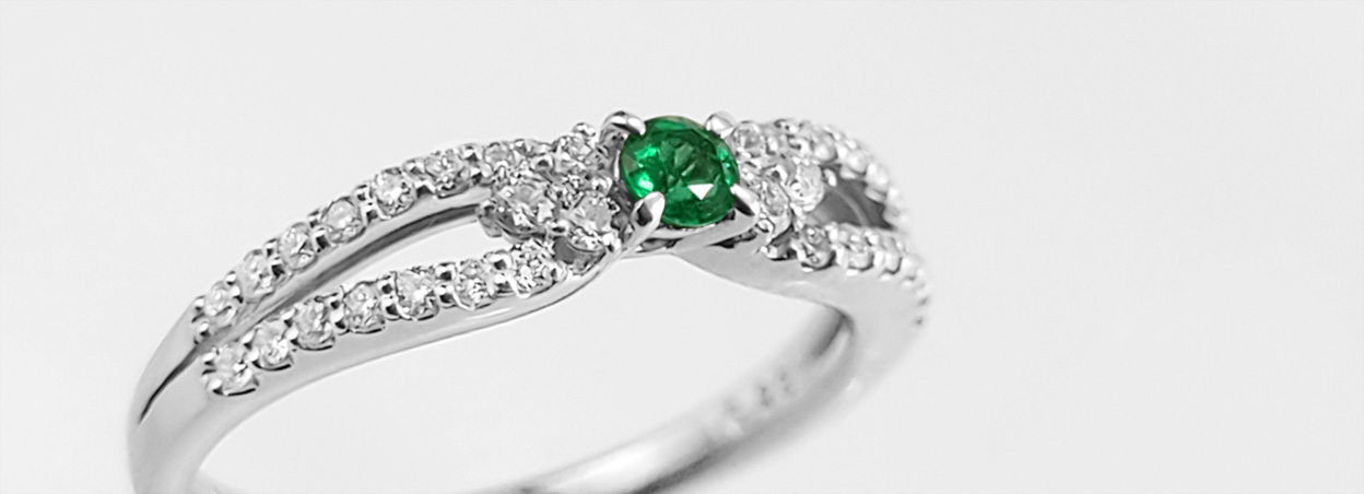 コロンビア産無処理エメラルド(ノンオイル)0.06ctプラチナリングダイヤ0.24ct付(GIA宝石鑑別書付)