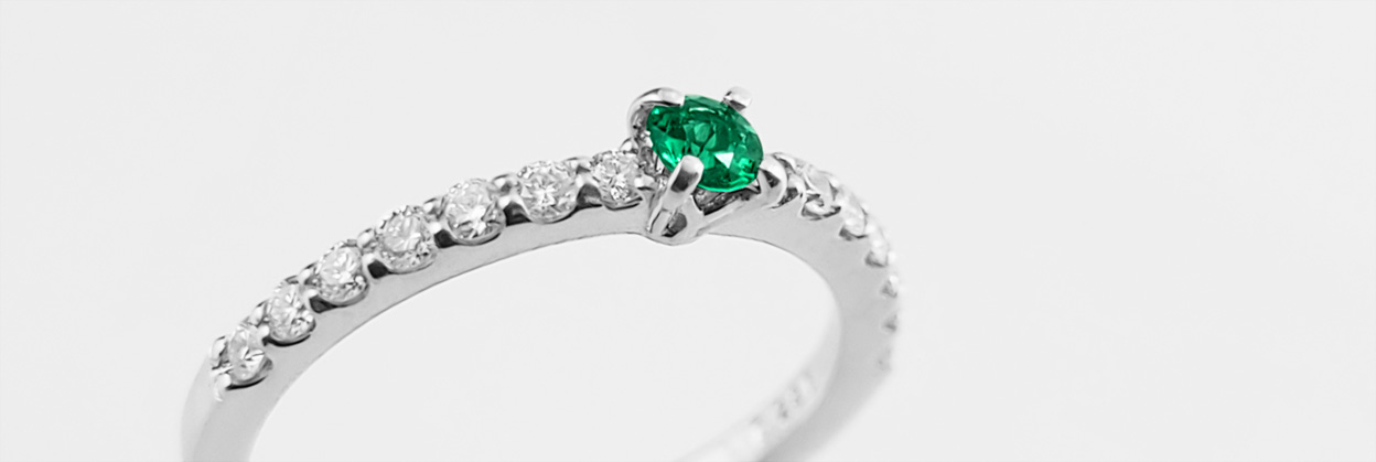 コロンビア産無処理エメラルド(ノンオイル)0.07ctプラチナリングダイヤ0.23ct付(GIA宝石鑑別書付)