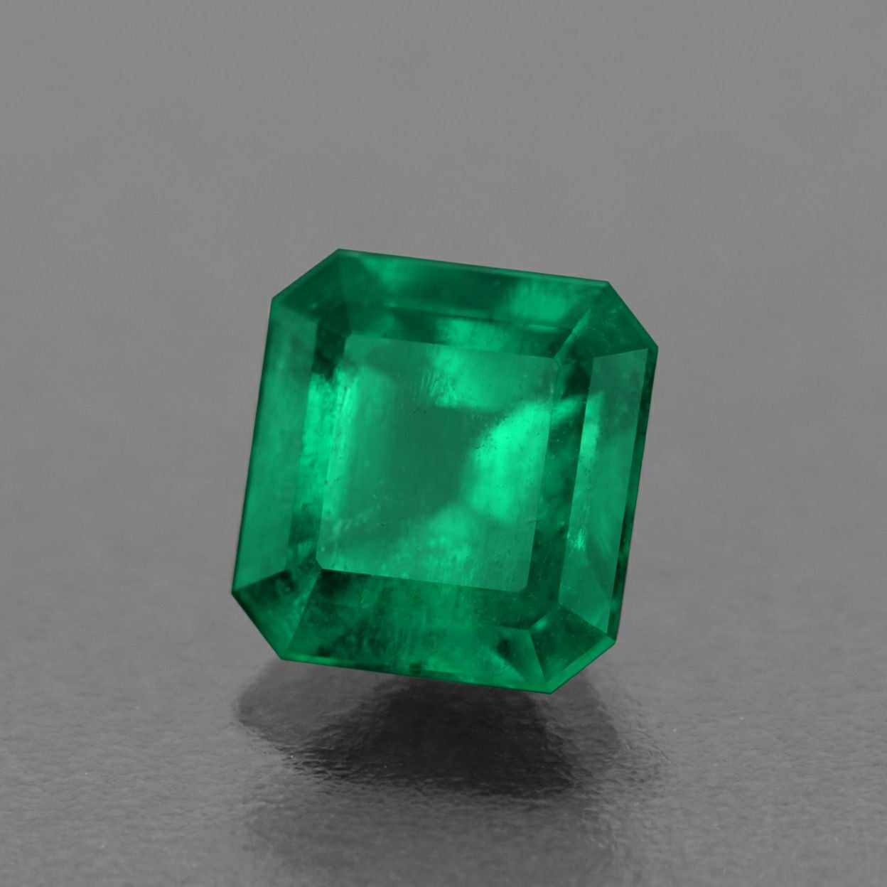 コロンビア産ムゾー鉱山エメラルド0.43ct(中央宝石研究所宝石鑑別書付)"