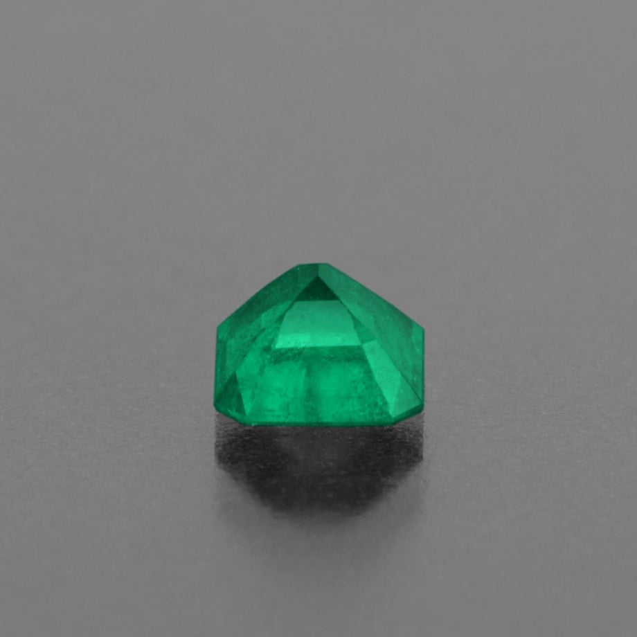 コロンビア産ムゾー鉱山エメラルド0.43ct(中央宝石研究所宝石鑑別書付)