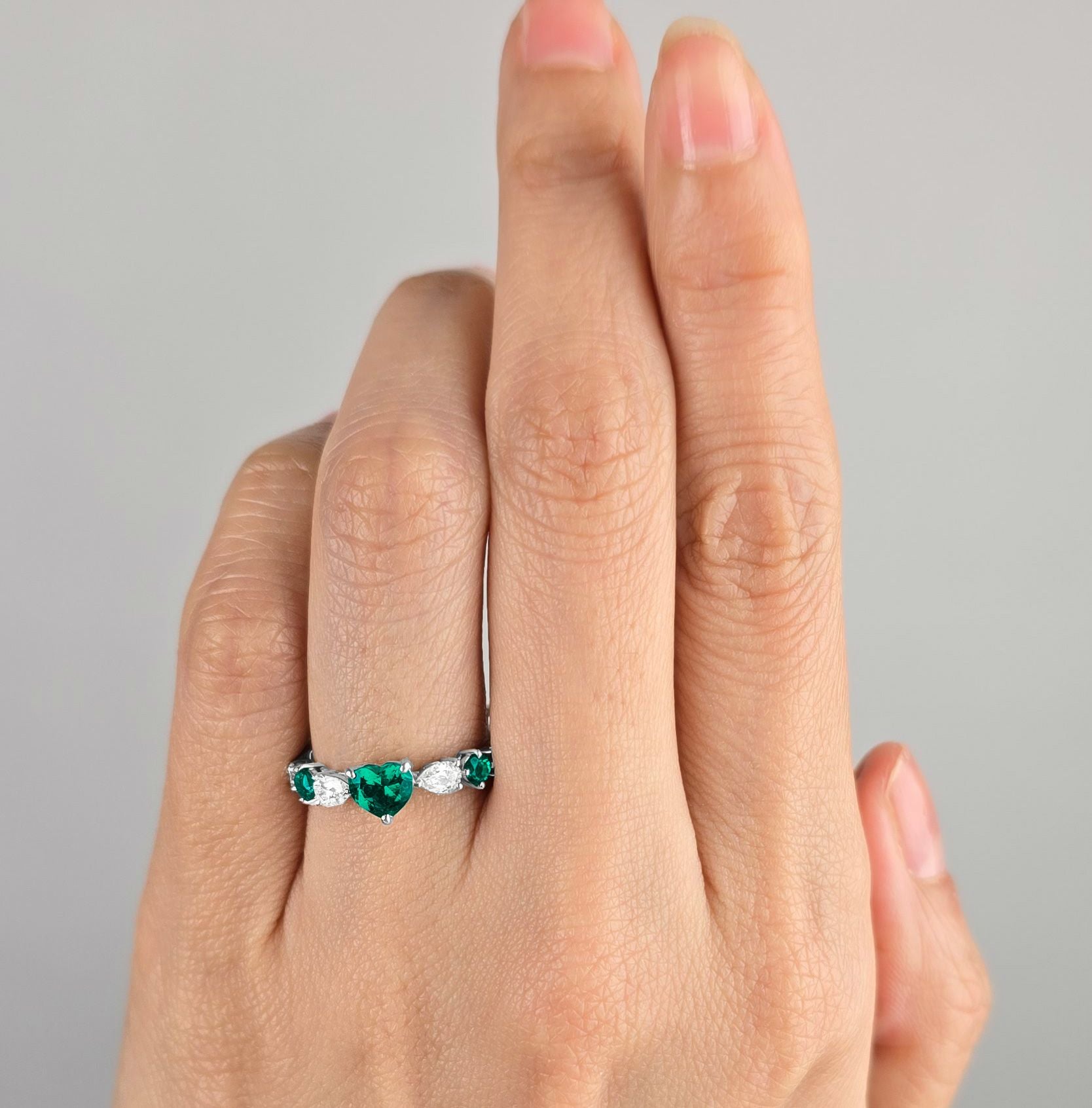 コロンビア産エメラルド0.45ct0.16ctプラチナリングダイヤ0.37ct付(GIA宝石鑑別書付)【F1】