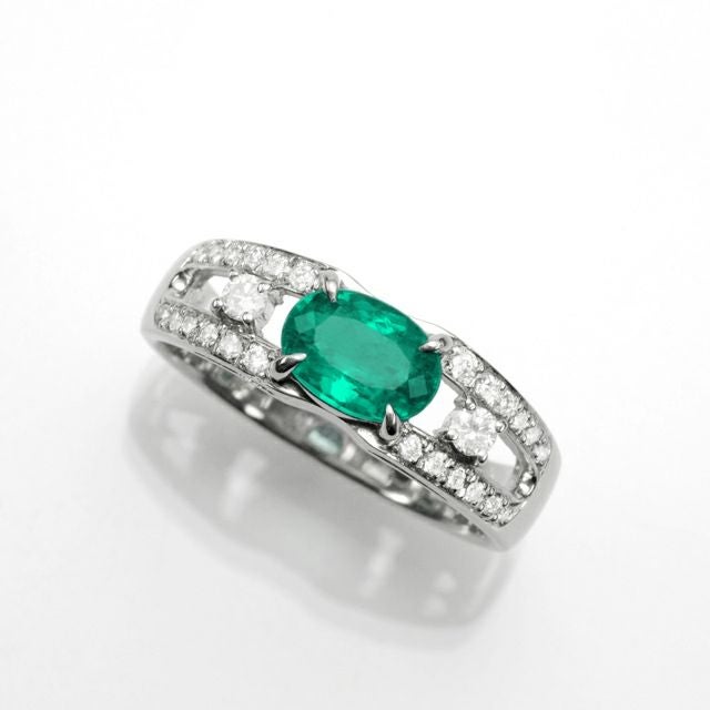 コロンビア産エメラルド0.86ctプラチナリングダイヤ0.21ct付(中央宝石研究所宝石鑑別書付)