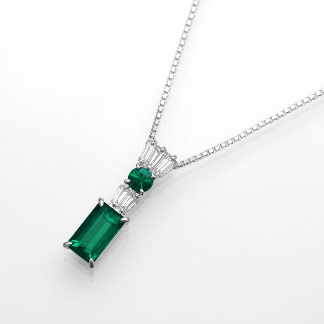 コロンビア産エメラルド0.773ct プラチナネックレスダイヤ0.23ct0.09ct