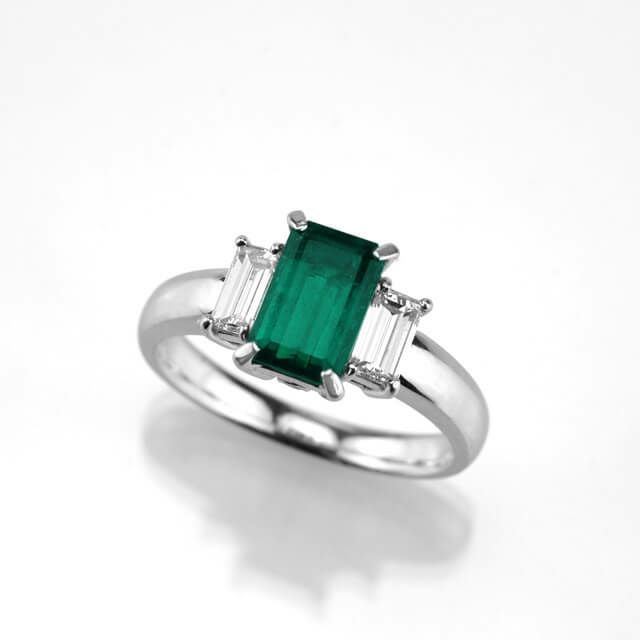 コロンビア産エメラルド1.122ctプラチナリングダイヤ0.50ct付(中央宝石研究所鑑別書付)
