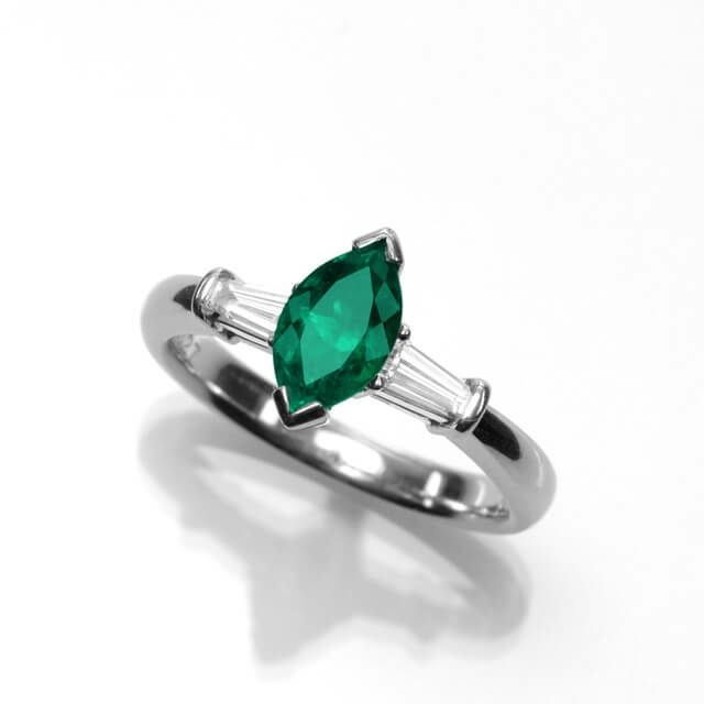 コロンビア産エメラルド0.82ctプラチナリングダイア0.27ct付(中央宝石研究所鑑別書付)
