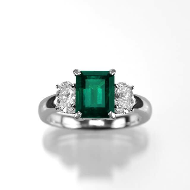 エメラルド1.72ctプラチナリングダイヤ0.367ct0.339ct付(中央宝石研究所鑑別書付)