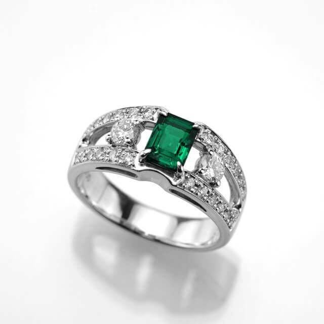 コロンビア産エメラルド0.625ctプラチナリングダイヤ0.46ct付(中央宝石研究所鑑別書付)