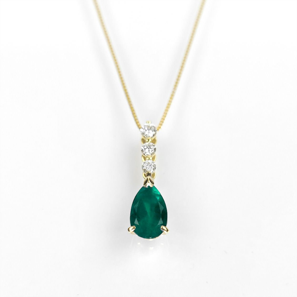 コロンビア産エメラルド0.76ctゴールドネックレスダイヤ0.12ct付(中央宝石研究所宝石鑑別書付)
