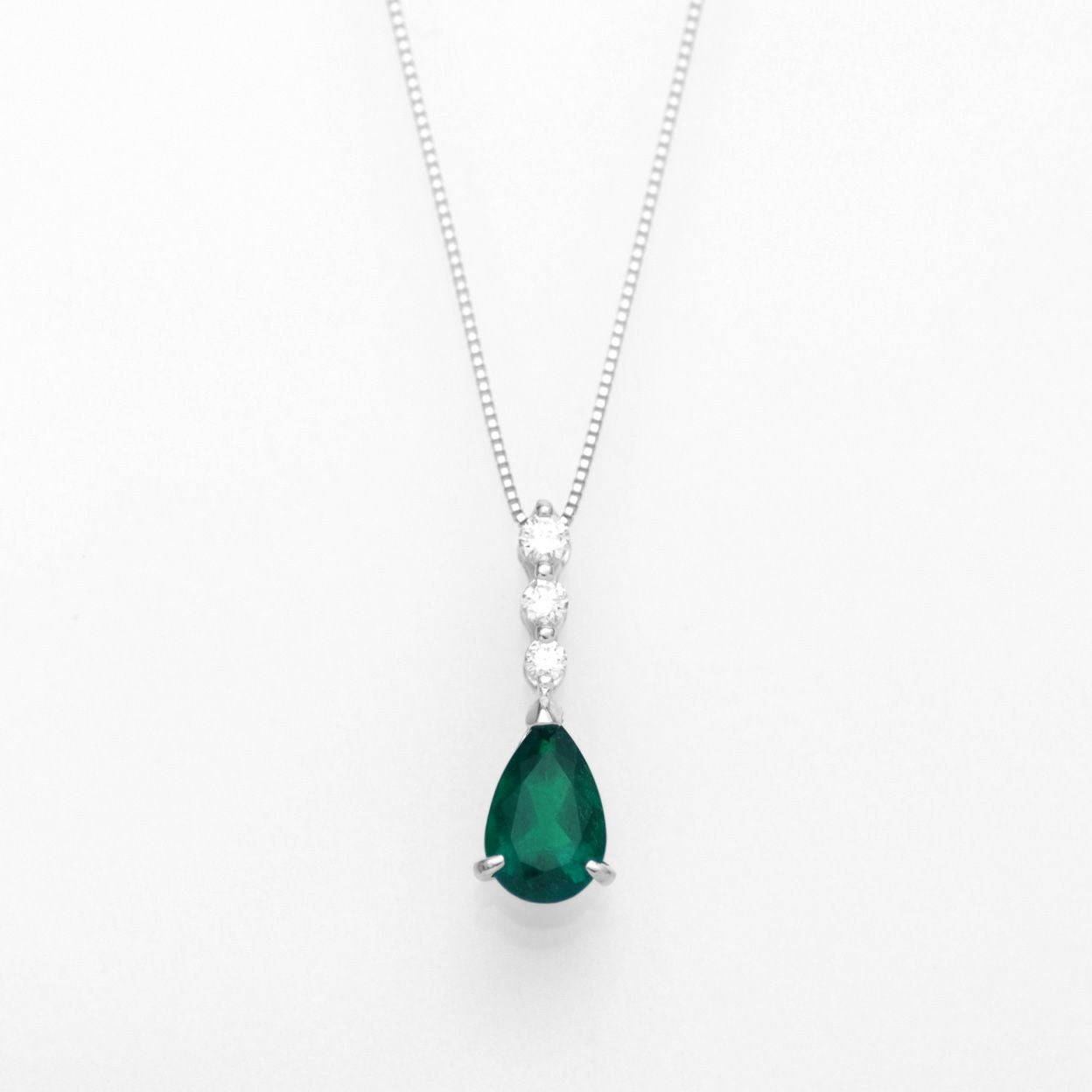コロンビア産エメラルドプラチナネックレス0.12ctダイヤ付(中央宝石研究所宝石鑑別書付)
