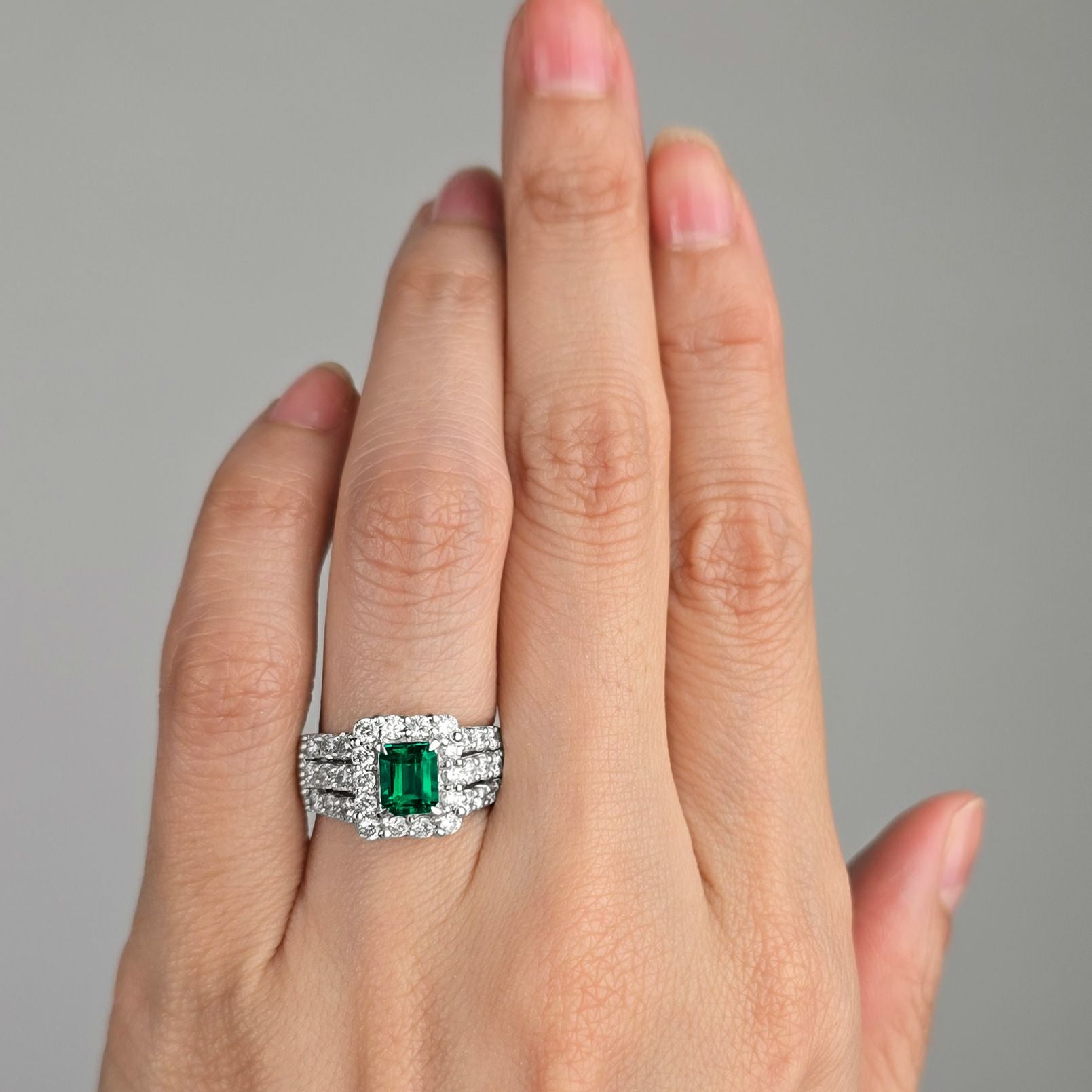 コロンビア産無処理エメラルド(ノンオイル)0.79ctプラチナリングダイヤ1.29ct付(GIA宝石鑑別書付)