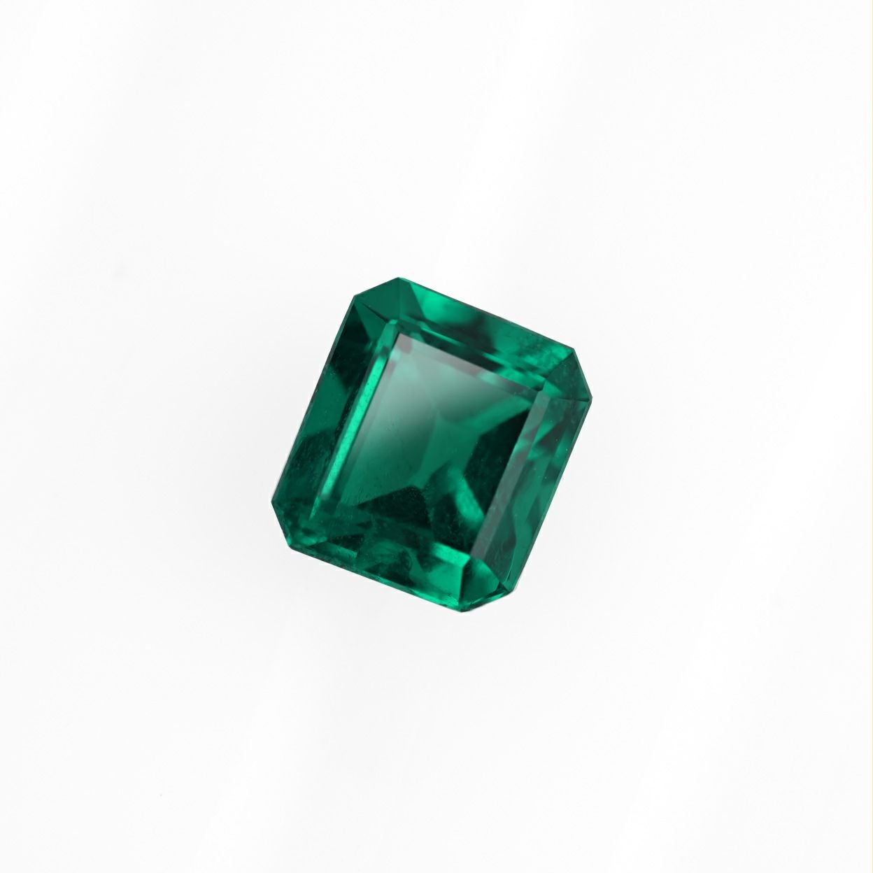 コロンビア産ムゾー鉱山無処理エメラルド(ノンオイル)0.40ct(GIA宝石鑑別書 GUBELIN宝石鑑別書付)