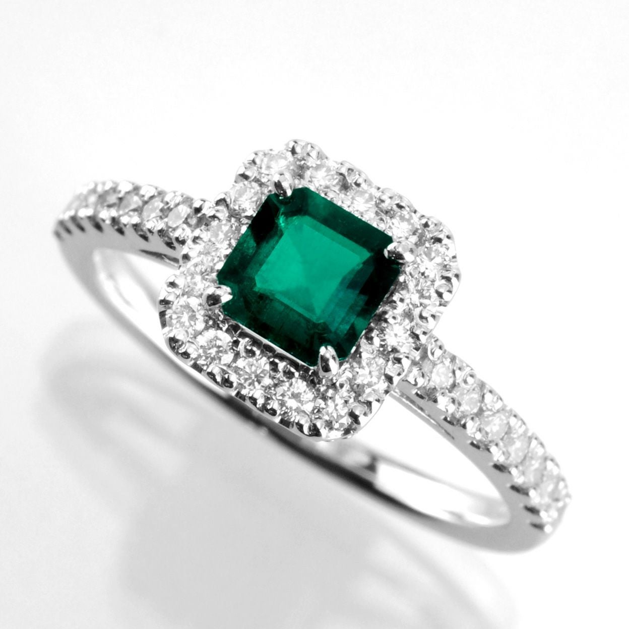 コロンビア産ムゾー鉱山エメラルド0.54ctプラチナリングダイヤ0.34ct付(GIA宝石鑑別書付)【F1】