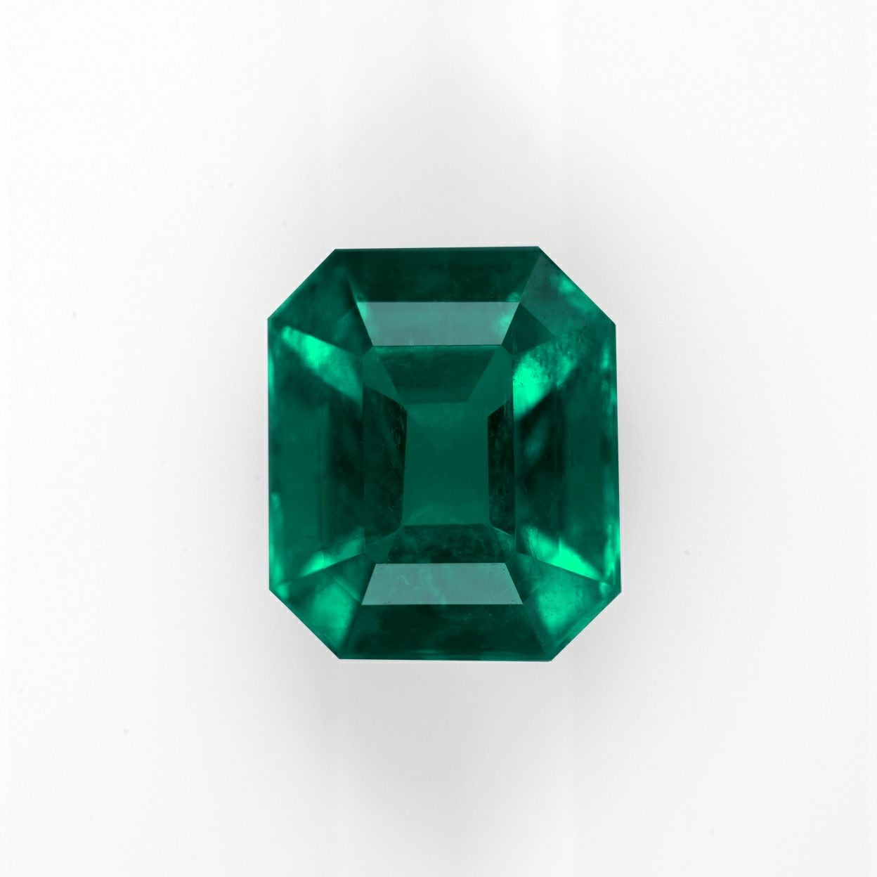 コロンビア産ムゾー鉱山無処理エメラルド(ノンオイル)0.75ct(GUBELIN宝石鑑別書 GIA宝石鑑定書 (GIA宝石鑑別書 GUBELIN宝石鑑別書付)