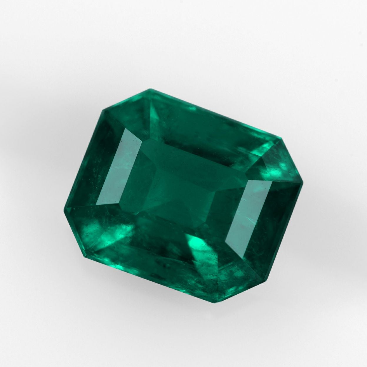 コロンビア産ムゾー鉱山無処理エメラルド(ノンオイル)0.75ct(GIA宝石