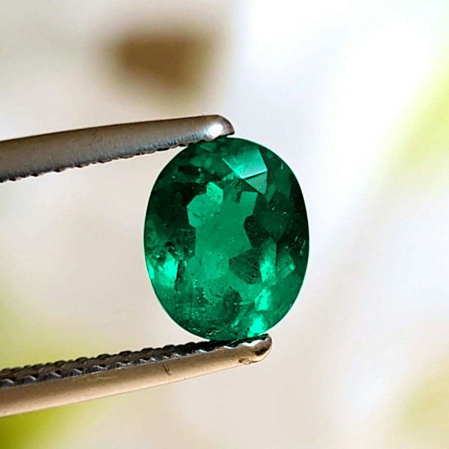 コロンビア産ムゾー鉱山無処理エメラルド(ノンオイル)1.09ct(GUBELIN宝石鑑別書付)