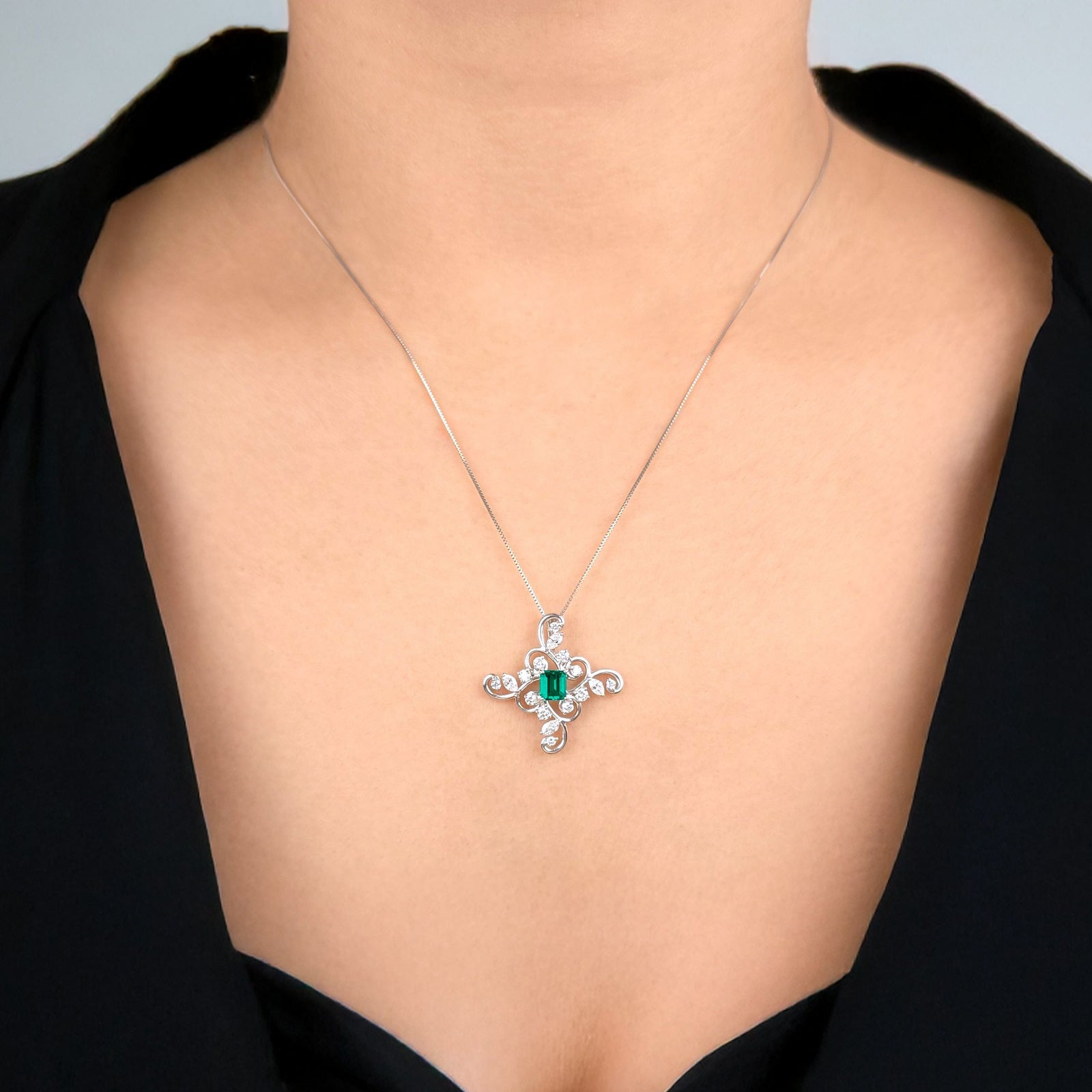 コロンビア産無処理エメラルド(ノンオイル)0.487ctプラチナネックレスダイヤ0.54ct(中央宝石研究所宝石鑑別書付 )