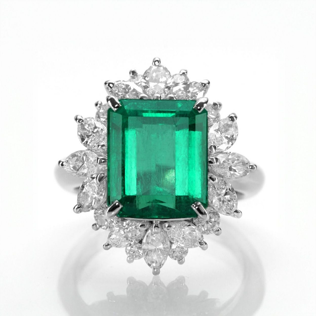 コロンビア産エメラルド6.21ctプラチナリングダイヤ2.06ct付(中央宝石研究所鑑別書付)
