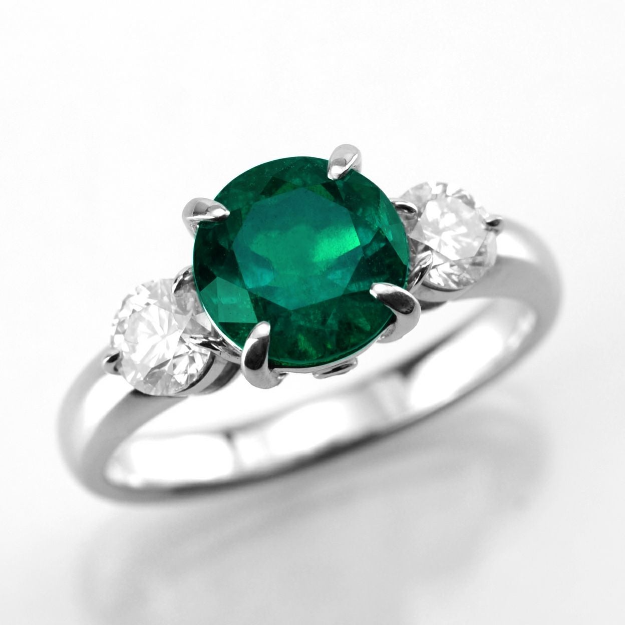 コロンビア産エメラルド1.756ct プラチナリングダイヤ0.62ct付(中央宝石研究所宝石鑑別書付)
