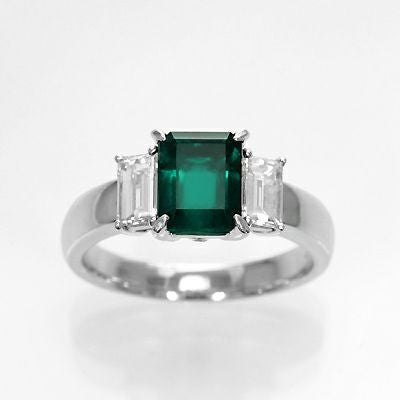 コロンビア産ムゾー鉱山エメラルド1.676ctプラチナリングダイヤ0.72ct付(中央宝石研究所宝石鑑別書付)