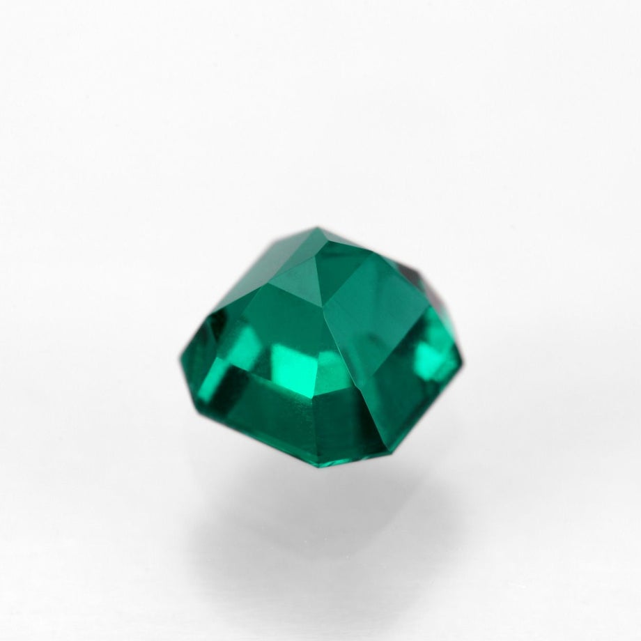 コロンビア産ムゾー鉱山無処理エメラルド(ノンオイル)0.83ct(GUBELIN宝石鑑別書 GIA宝石鑑別書付)