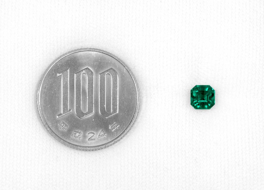 コロンビア産ムゾー鉱山無処理エメラルド(ノンオイル)0.83ct(GUBELIN宝石鑑別書 GIA宝石鑑別書付)