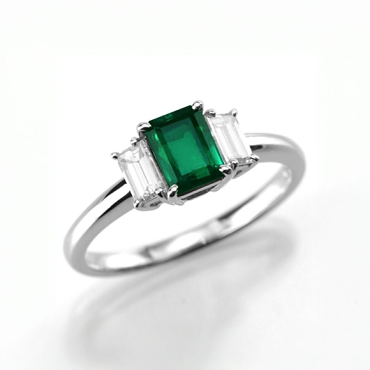 エメラルド0.79ctプラチナリングダイヤ0.45ct付(GIA宝石鑑別書付)【F1】
