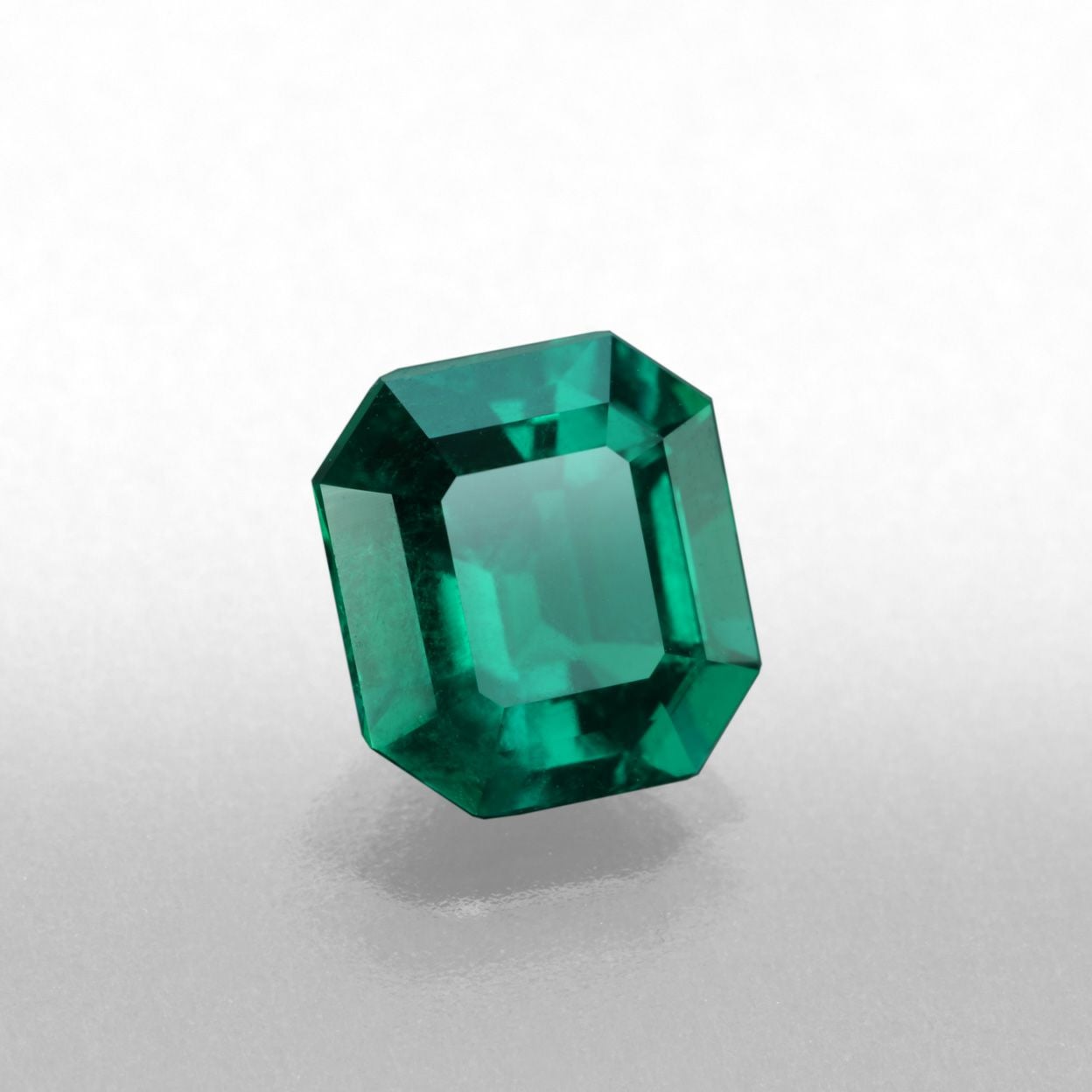 コロンビア産ムゾー鉱山エメラルド1.35ct(GRS宝石鑑別書付)【Muzo