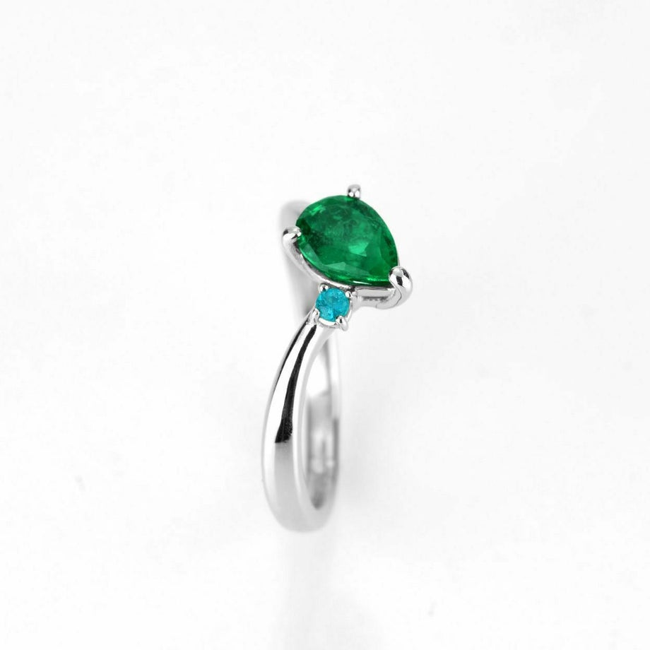 エメラルド0.77ctプラチナリングパライバトルマリン0.03ct付(GIA宝石鑑別書付)【F1記載あり】