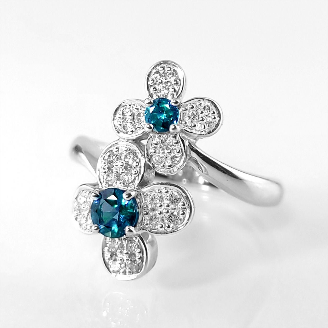 アレキサンドライト0.32ct0.119ctK18ホワイトゴールドリングダイヤ0.3ct付(中央宝石研究所宝石鑑別書付)