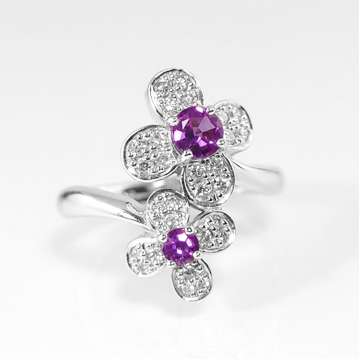 ブラジル産アレキサンドライト0.32ct0.119ctK18ホワイトゴールドリングダイヤ0.3ct付(中央宝石研究所宝石鑑別書付)