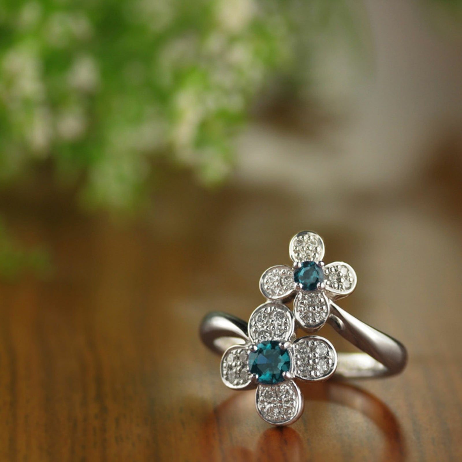 ブラジル産アレキサンドライト0.32ct0.119ctK18ホワイトゴールドリングダイヤ0.3ct付(中央宝石研究所宝石鑑別書付)