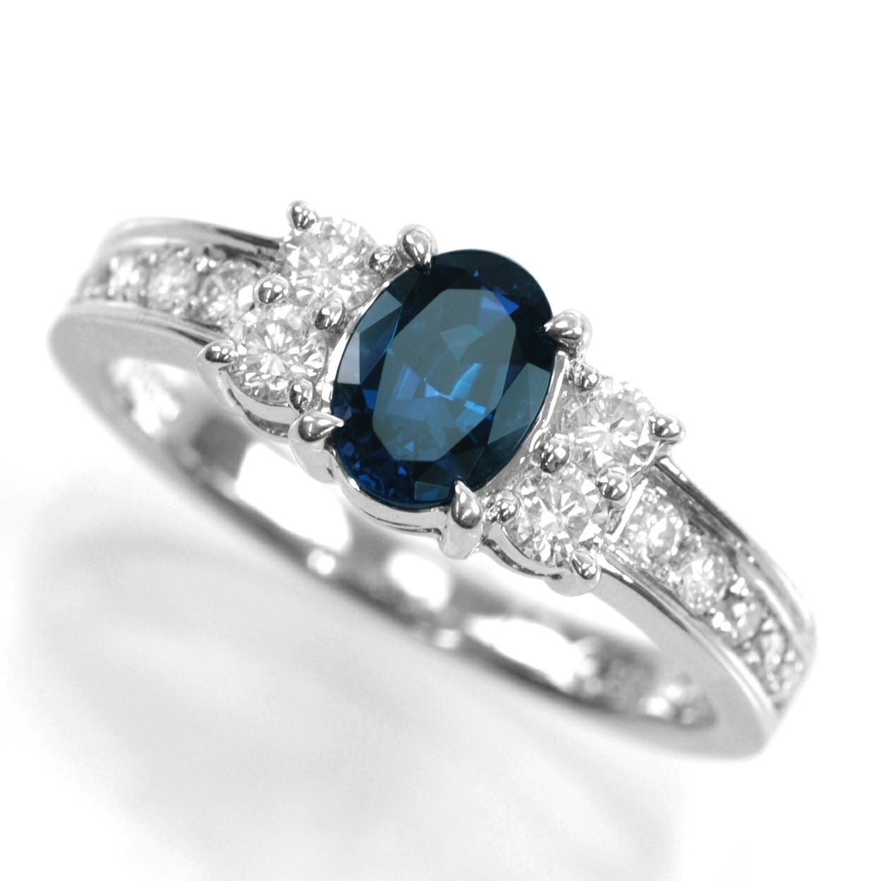 ブラジル産アレキサンドライト0.82ctプラチナリングダイヤ0.42ct付(GIA宝石鑑別書付)