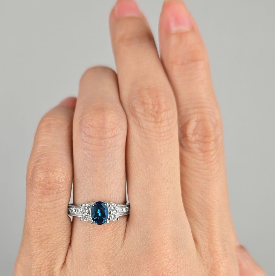 ブラジル産アレキサンドライト0.82ctプラチナリングダイヤ0.42ct付(GIA宝石鑑別書付)