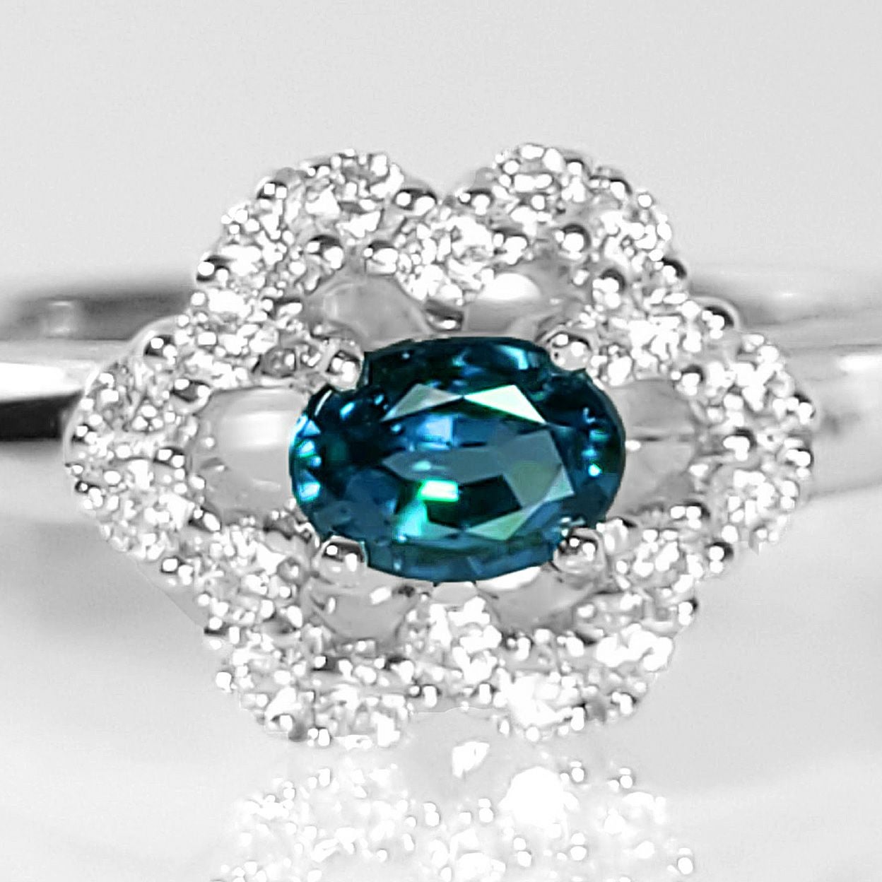 ブラジル産アレキサンドライト0.27ctK18ホワイトゴールドリングダイヤ0.20ct付(中央宝石研究所宝石鑑別書付)