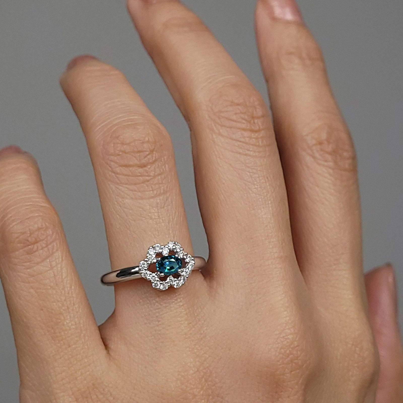 ブラジル産アレキサンドライト0.27ctK18ホワイトゴールドリングダイヤ0.20ct付(中央宝石研究所宝石鑑別書付)