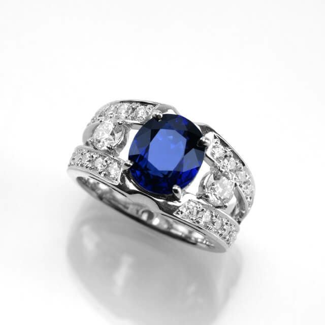 ブルーサファイア2.715ctプラチナリングダイヤ0.426ct0.50ct付(中央宝石研究所宝石鑑別書付)
