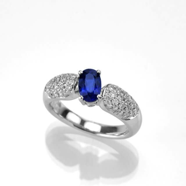 ブルーサファイア1.06ctプラチナリングダイヤ0.49ct付(中央宝石研究所宝石鑑別書付)
