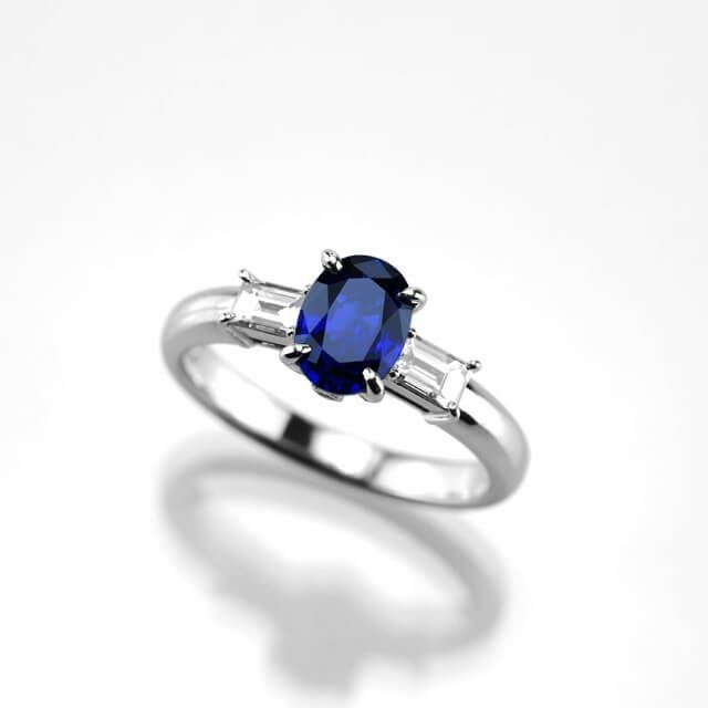 ブルーサファイア1.08ctプラチナリングダイヤ0.32ct付(中央宝石研究所宝石鑑別書付)
