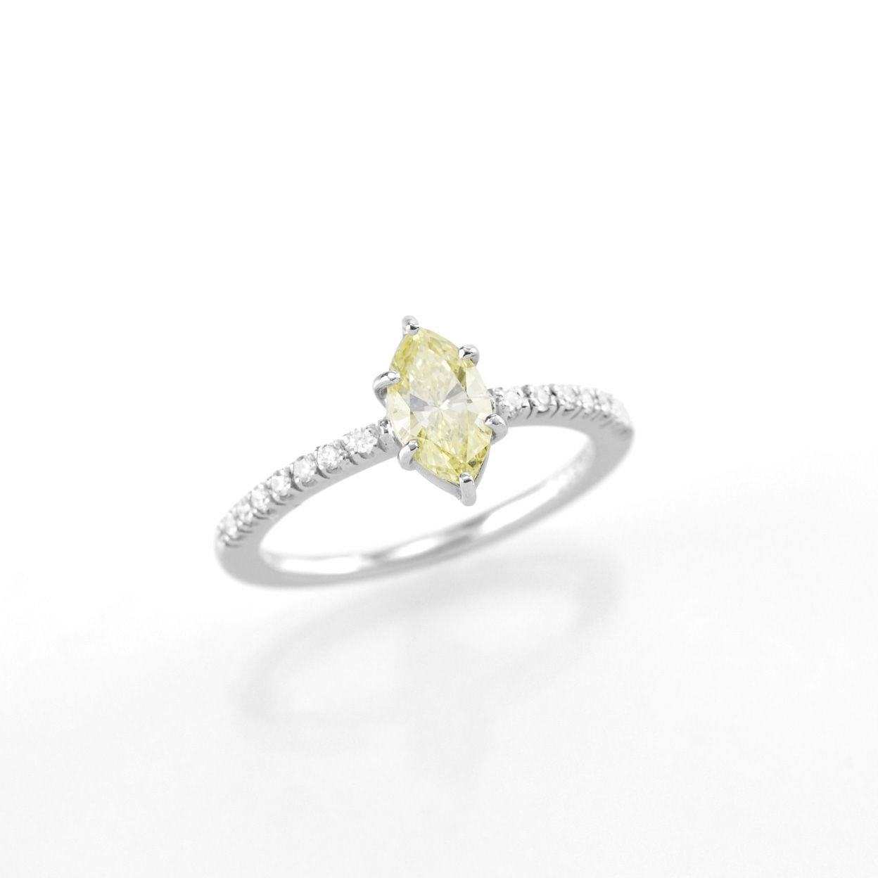 ダイヤモンド0.637ctプラチナリングダイヤ0.10c付(中央宝石研究所ダイヤモンドソーティング付)