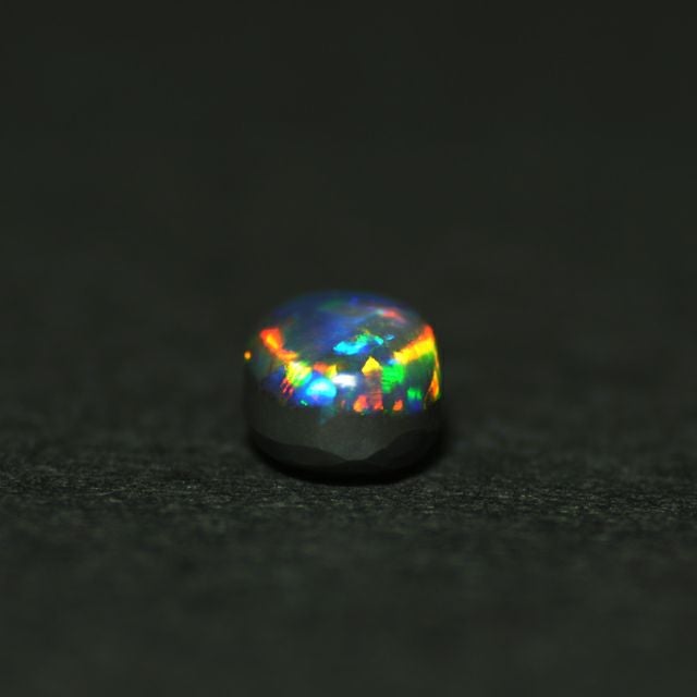 ブラックオパールカボション0.94ct(中央宝石研究所宝石鑑別書付