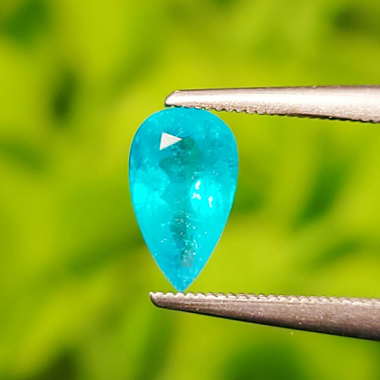 ブラジル産バターリャ鉱山パライバトルマリンペアシェイプカットルース0.552ct (中央宝石研究所宝石鑑別書 GIA宝石鑑別書付)
