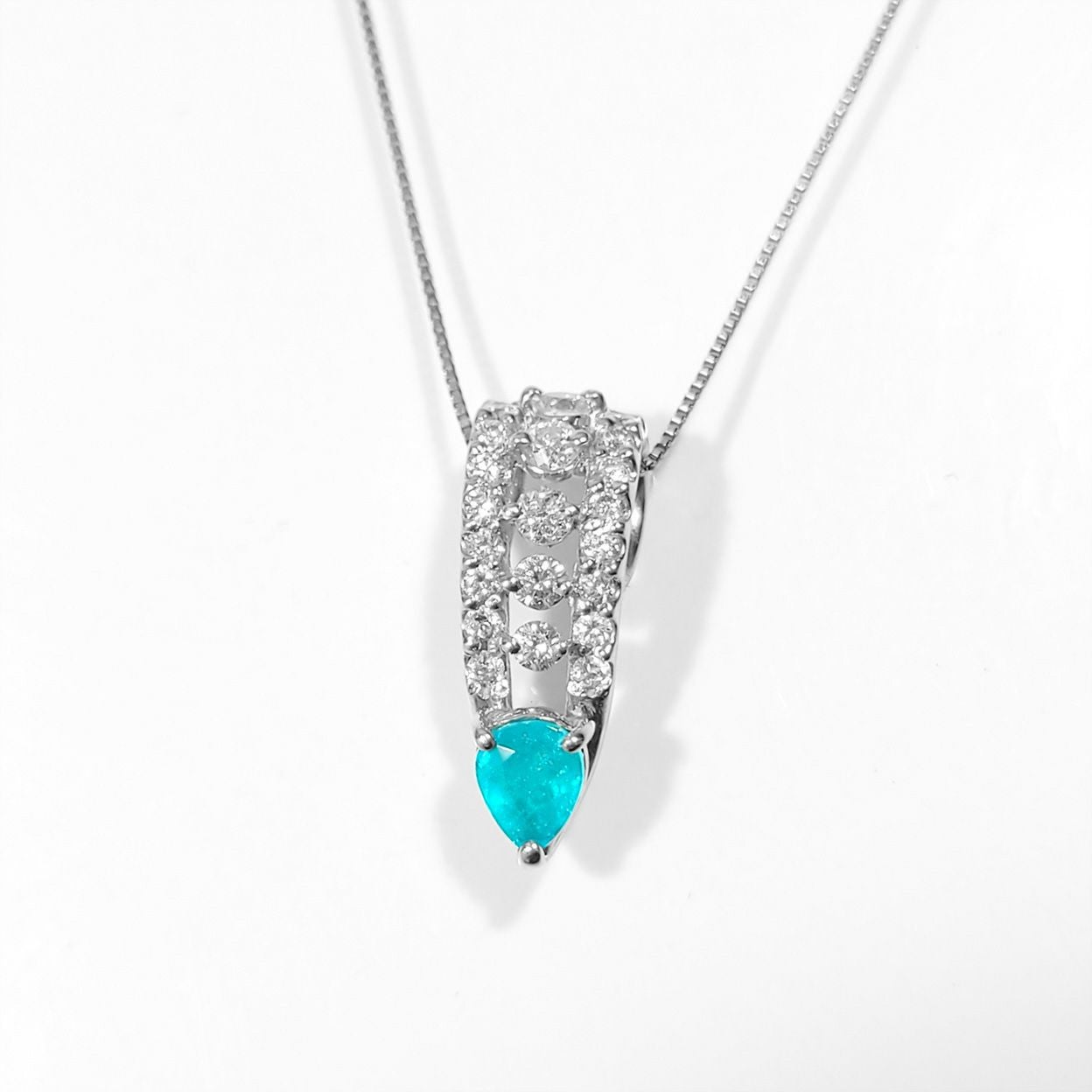 ブラジル産バターリャ鉱山パライバトルマリン0.363ct プラチナネックレス ダイヤ0.43ct付 (中央宝石研究所パライバ分析レポート付宝石鑑別書付)