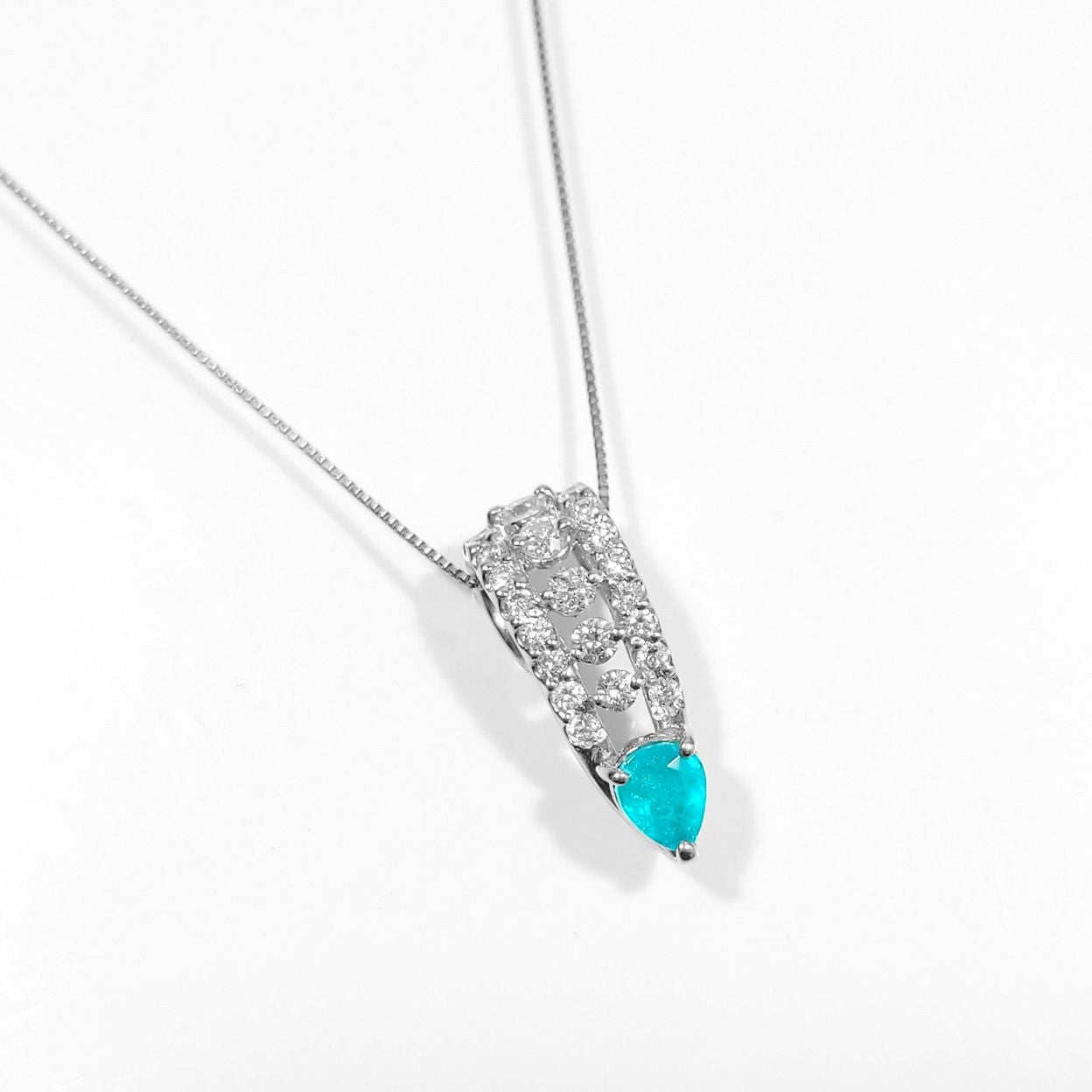 ブラジル産バターリャ鉱山パライバトルマリン0.363ct プラチナネックレス ダイヤ0.43ct付 (中央宝石研究所パライバ分析レポート付宝石鑑別書付)