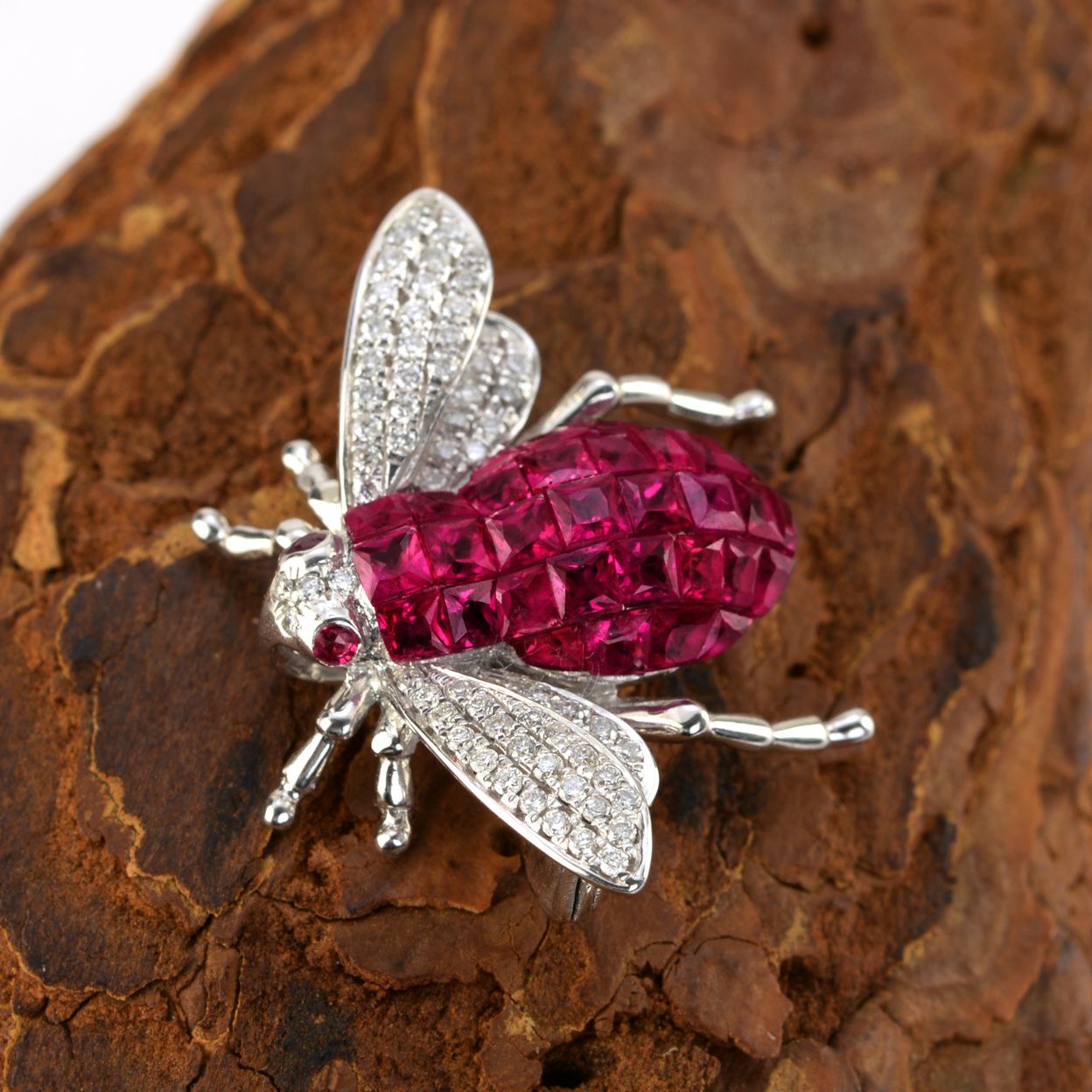 ルビー1.60ct蜂デザインブローチダイヤ0.25ct付(宝石鑑別書付)