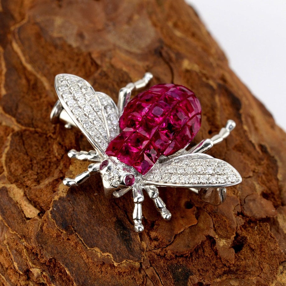 ルビー1.60ct蜂デザインブローチダイヤ0.25ct付(宝石鑑別書付)