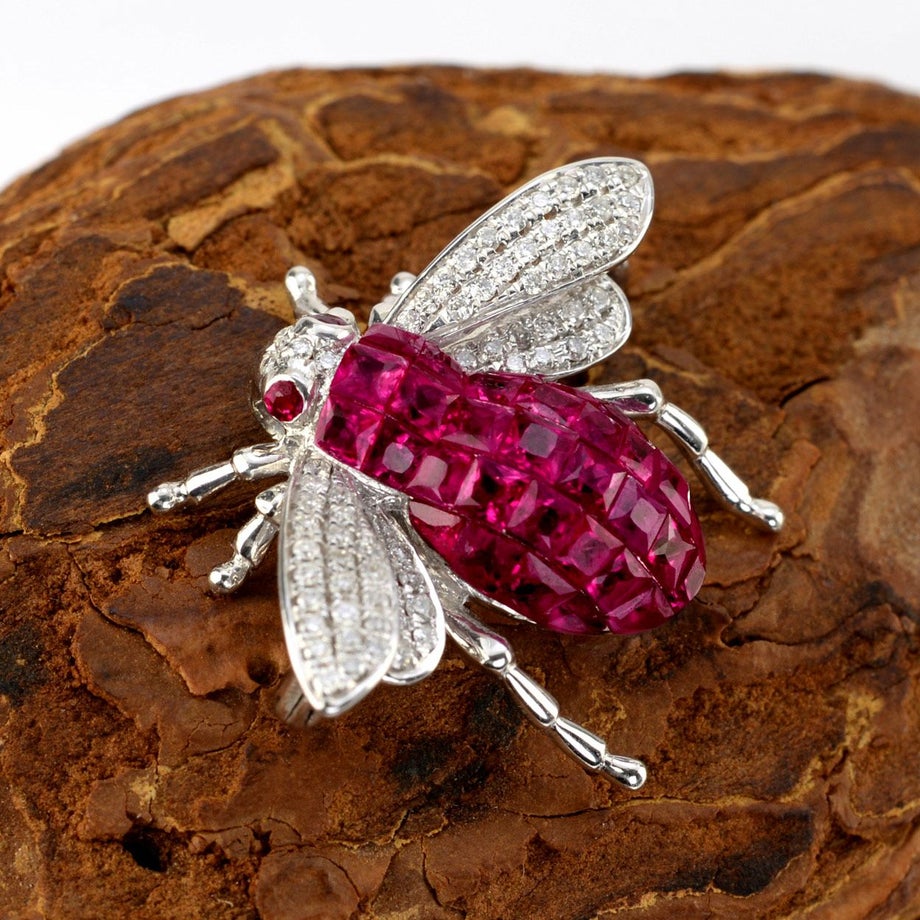 ルビー1.60ct蜂デザインブローチダイヤ0.25ct付(宝石鑑別書付)