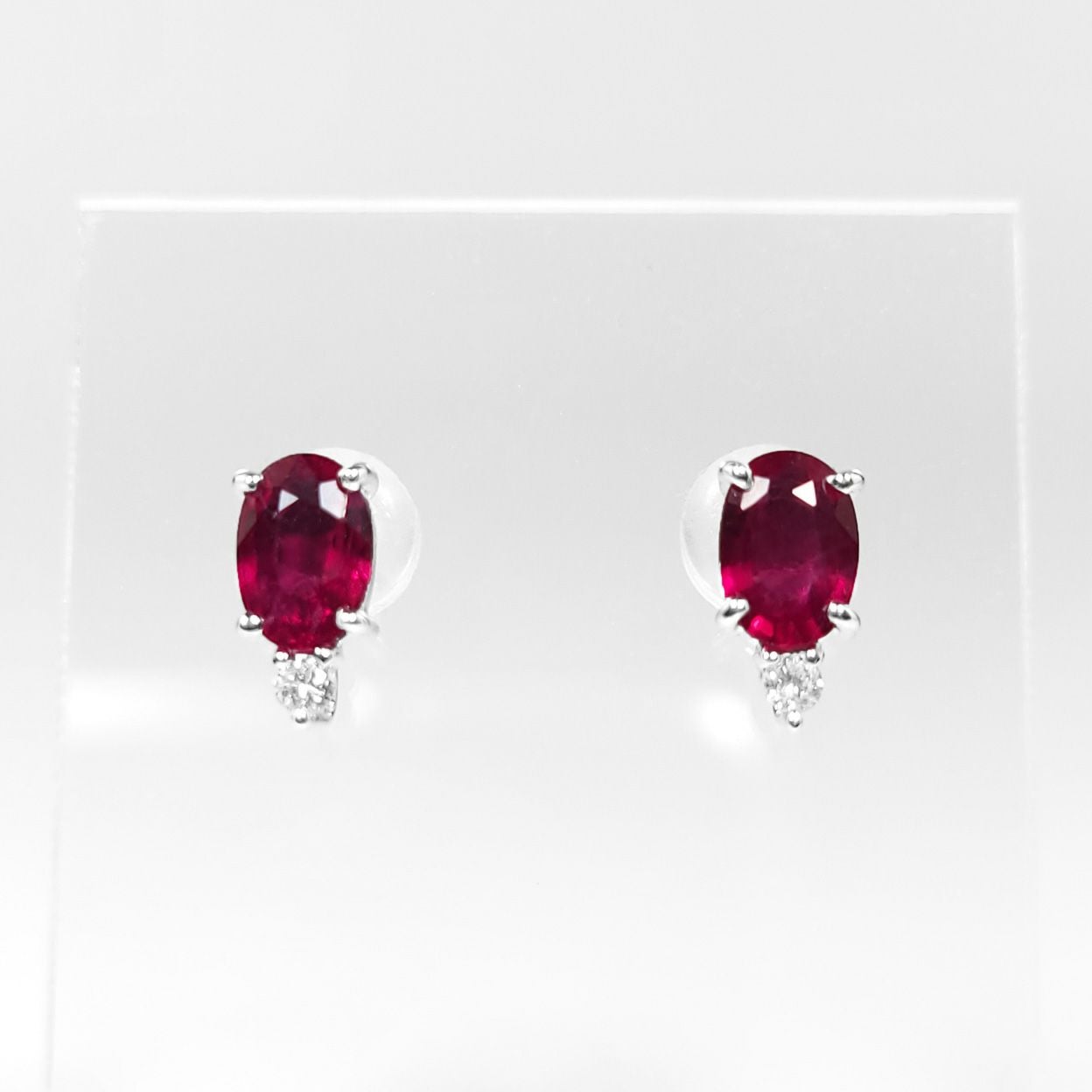 ルビー0.48ct0.46ctプラチナピアスダイヤ0.02ct0.02ct付(中央宝石研究所宝石鑑別書付)