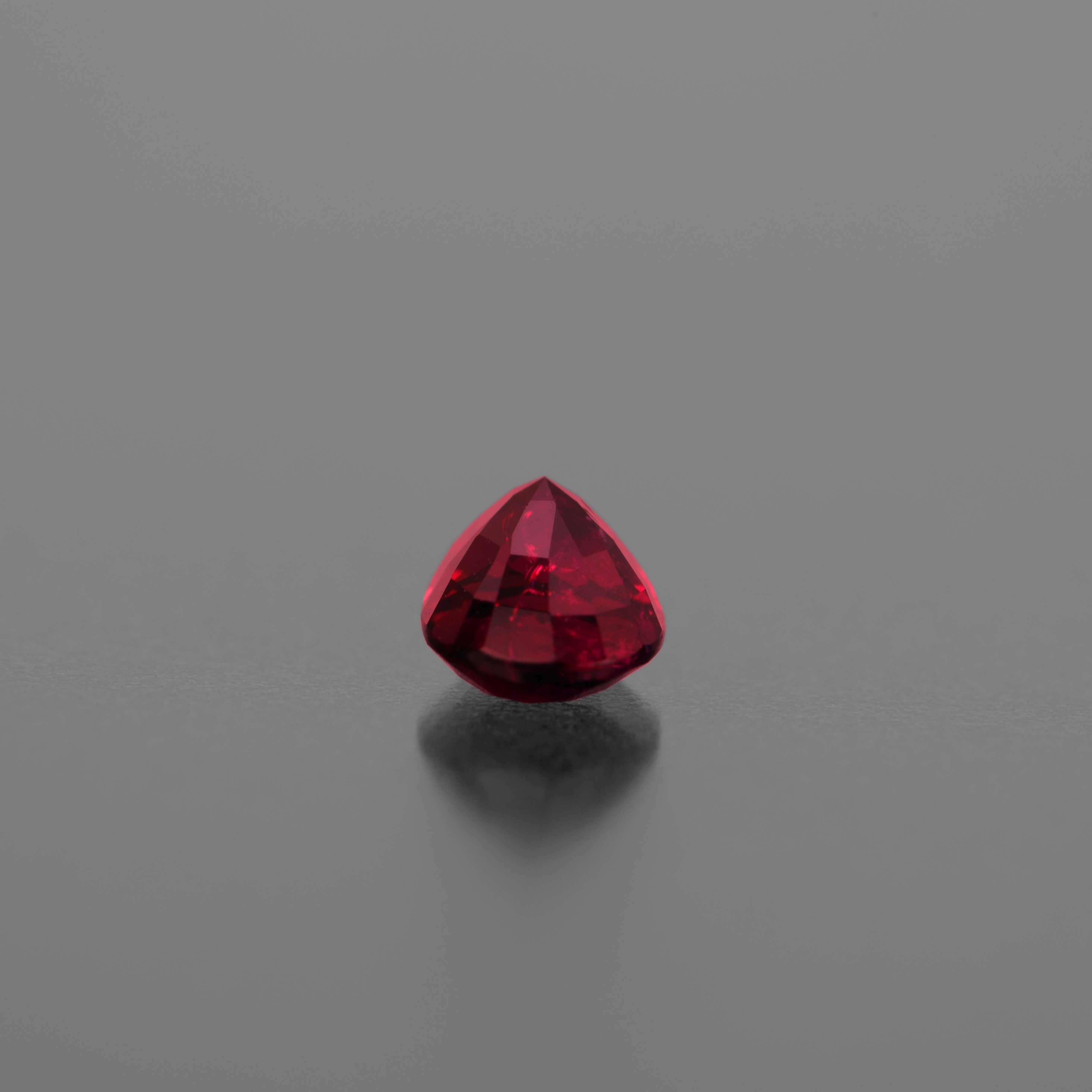 ミャンマー産非加熱ピジョンブラッドルビー0.65ct(GRS宝石鑑別書付