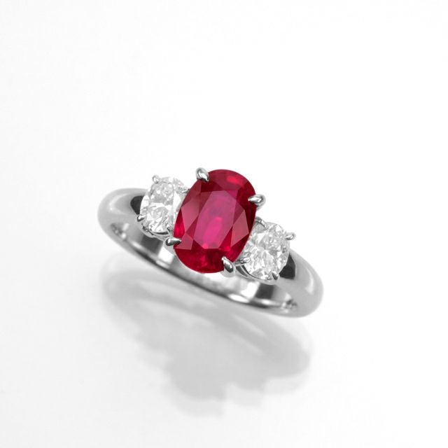 ルビー1.940ctプラチナリングダイヤ0.61ct付(中央宝石研究所鑑別書付)